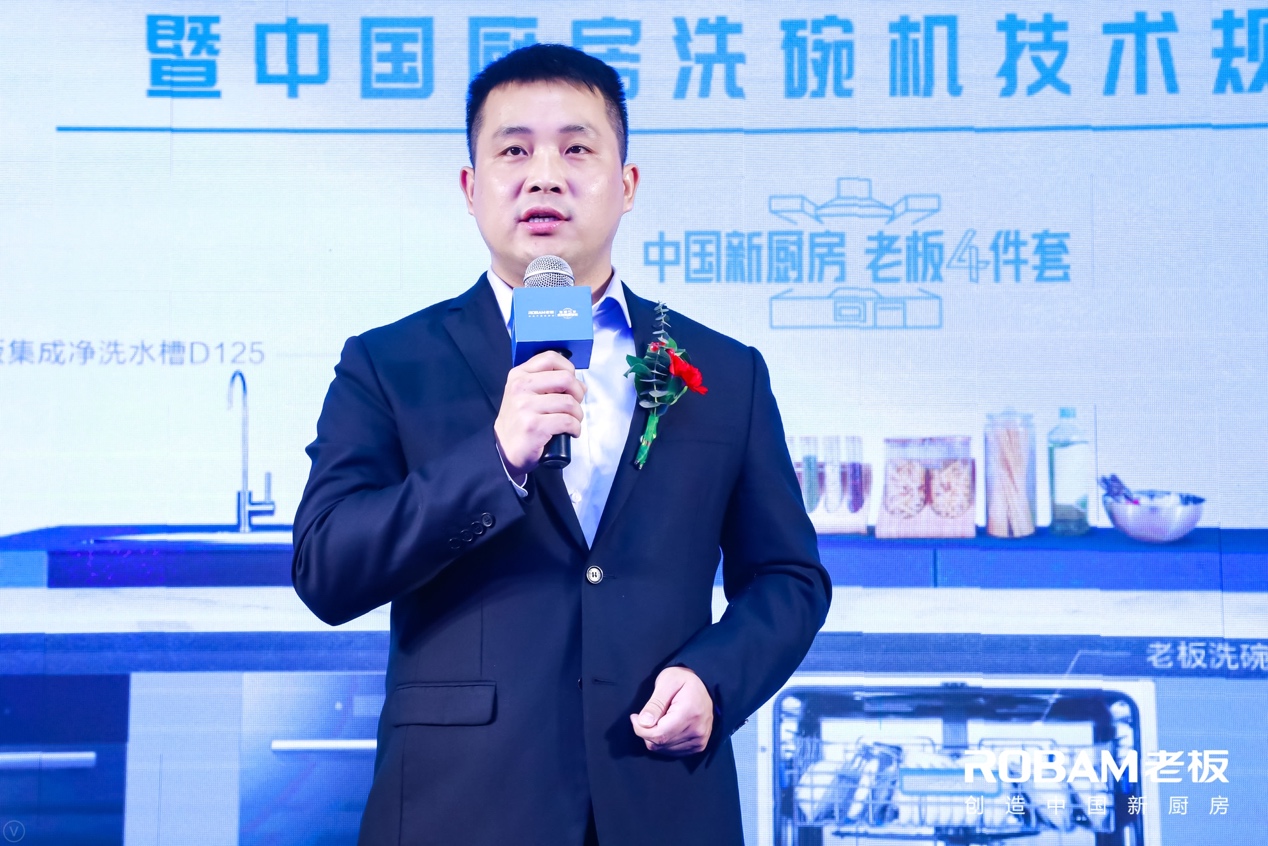穿著西裝筆挺的男子與配字

描述已自動(dòng)生成