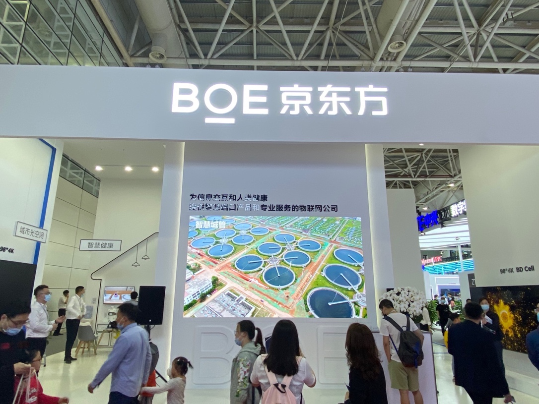 許多人在商店里

描述已自動(dòng)生成