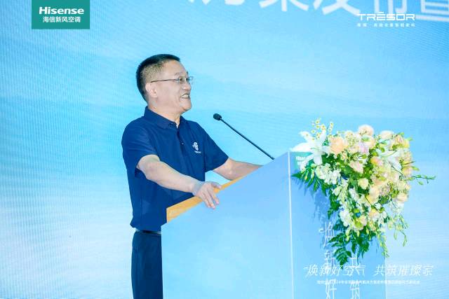 男人張開雙臂

中度可信度描述已自動生成