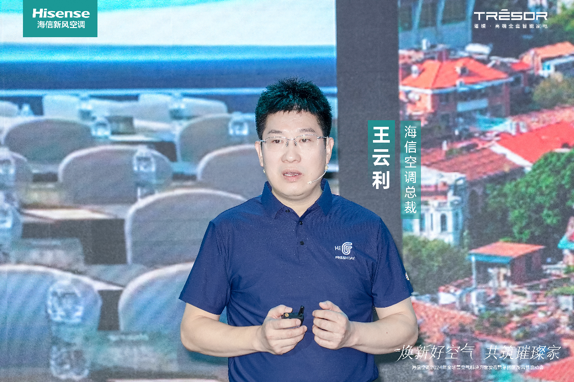 穿著藍色衣服的男人

中度可信度描述已自動生成