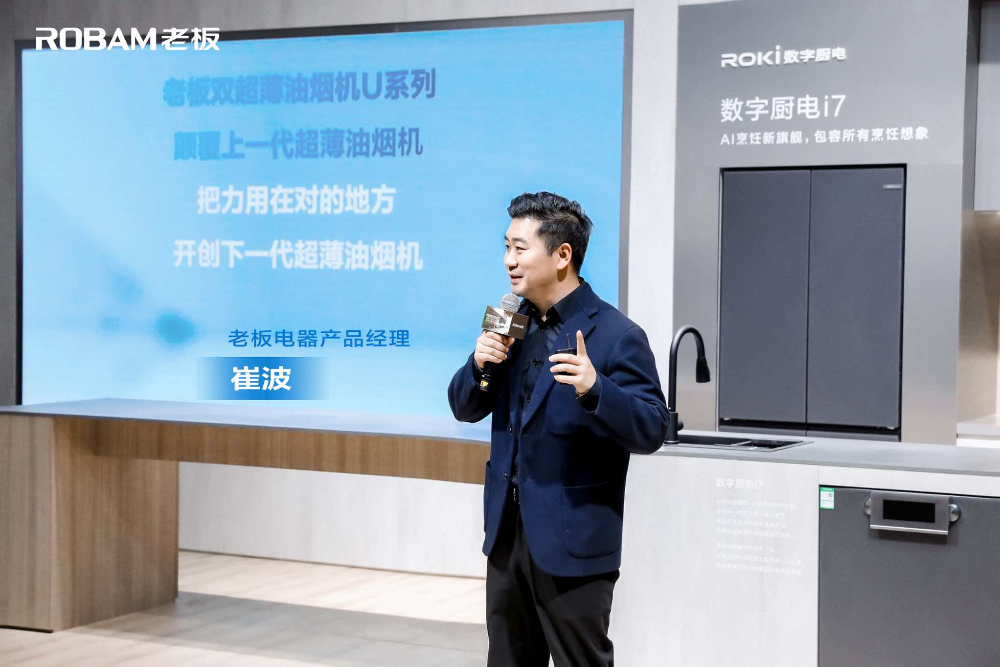 人站在屏幕前

中度可信度描述已自動生成